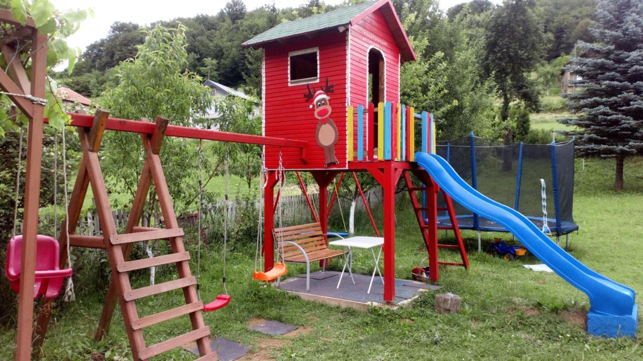 Cottage Forest Stream Високо Экстерьер фото