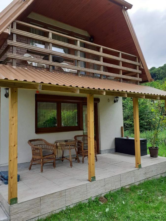 Cottage Forest Stream Високо Экстерьер фото