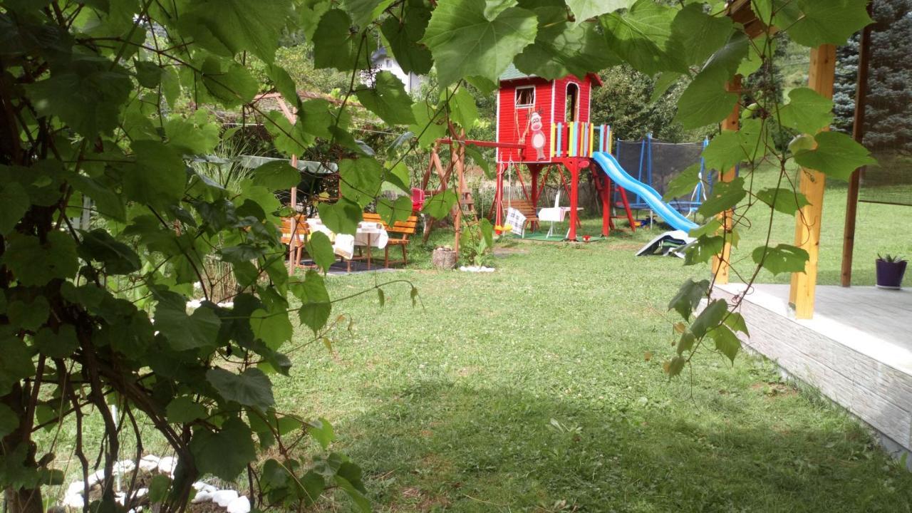 Cottage Forest Stream Високо Экстерьер фото