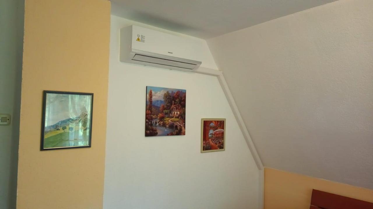 Cottage Forest Stream Високо Экстерьер фото