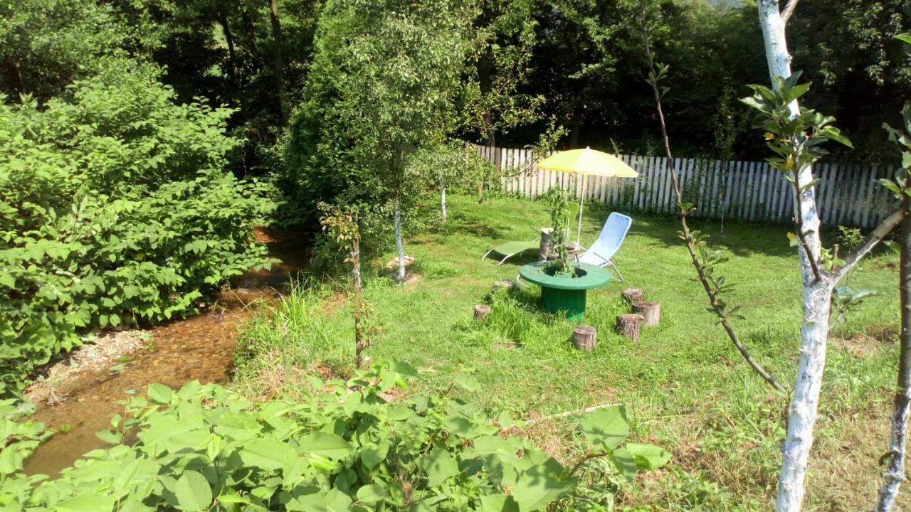 Cottage Forest Stream Високо Экстерьер фото