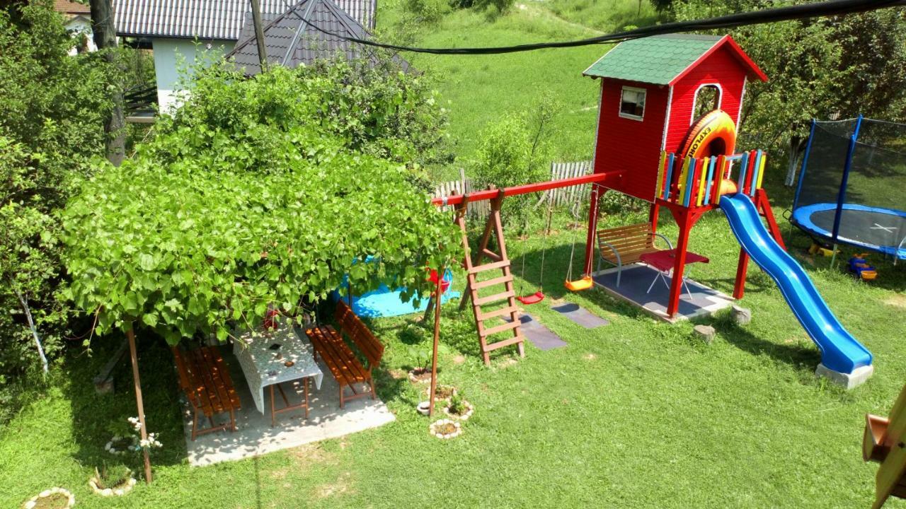 Cottage Forest Stream Високо Экстерьер фото